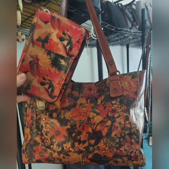 Patricia Nash Zancona Floral Brown Oil Paint Print Leathered Tote - Picture 9 of 10